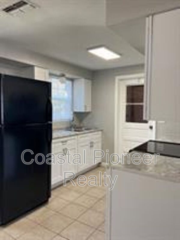 Building Photo - 1633 Marengo Dr