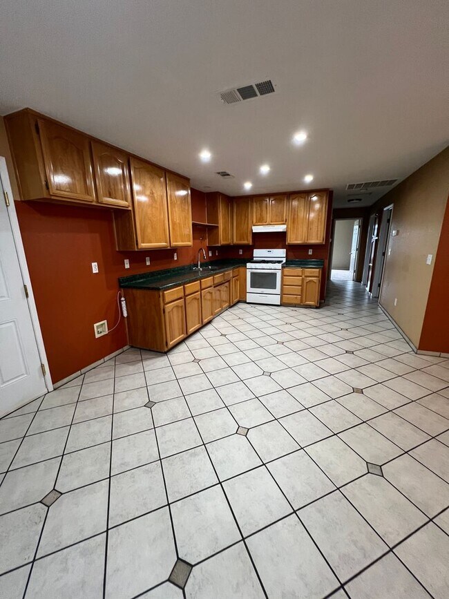 Building Photo - 1417 Hall Ave