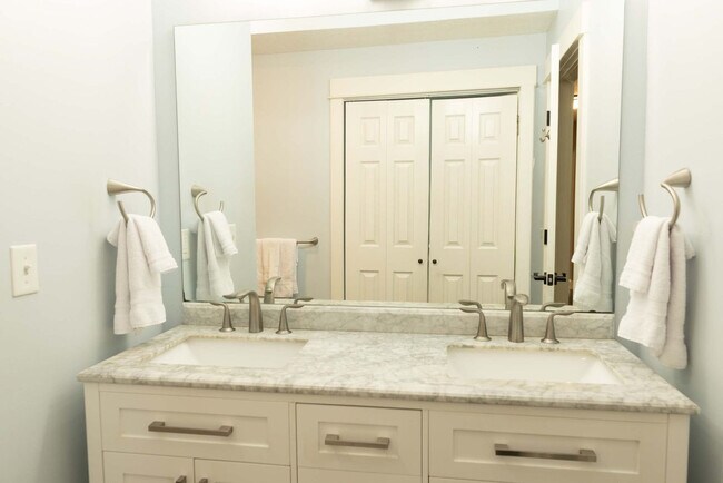 Building Photo - 8212 Bennett Rd