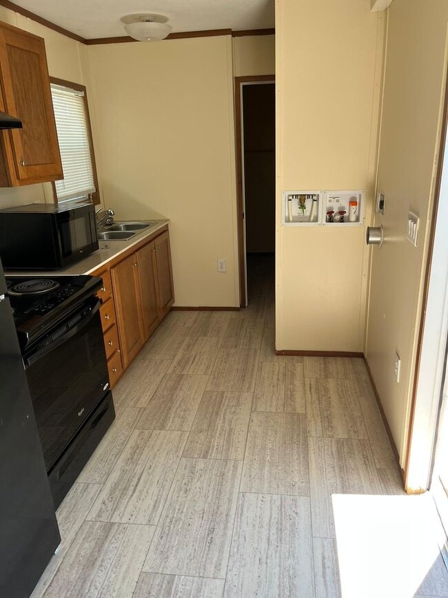 Building Photo - 1 bedroom/1bathroom home in the Star Dust Manufactured Home Community.