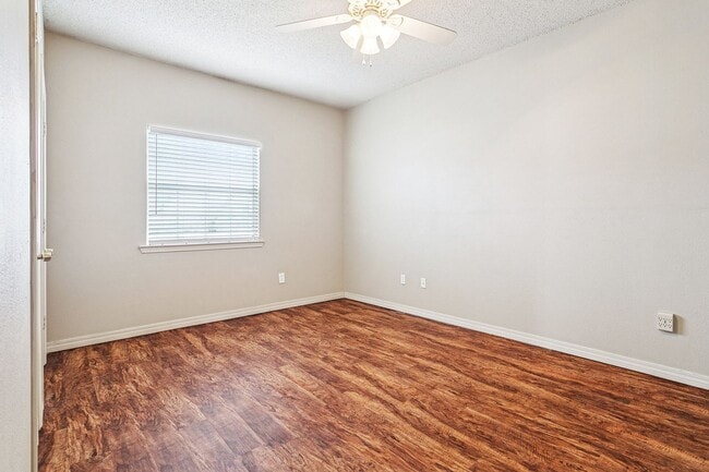 Building Photo - Charming Cottages for Rent in Waveland – 1 & 2 Bedroom Units Available at Cambridge Cottages!