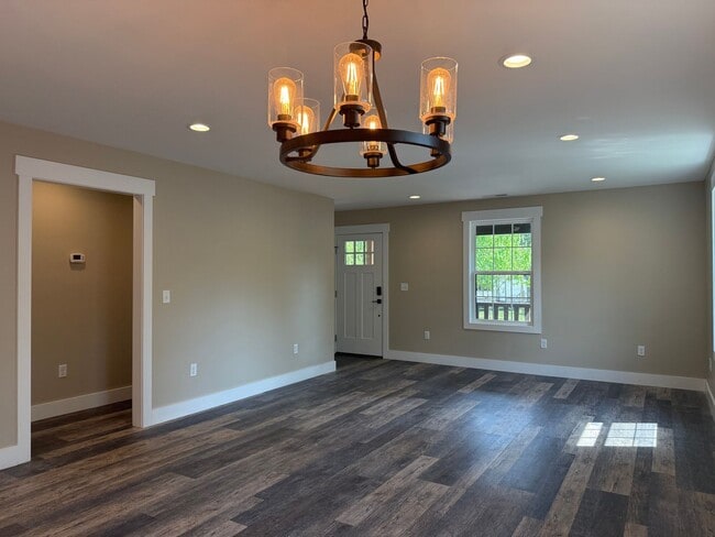 Building Photo - Newer One-Level Home Near Downtown Black Mountain