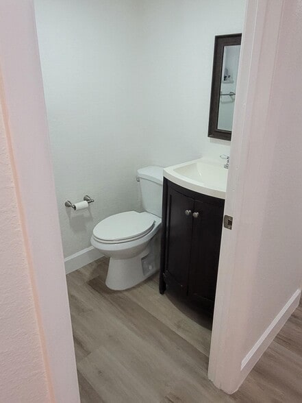 Guest 1/2 Bath - 8860 Fontainebleau Blvd
