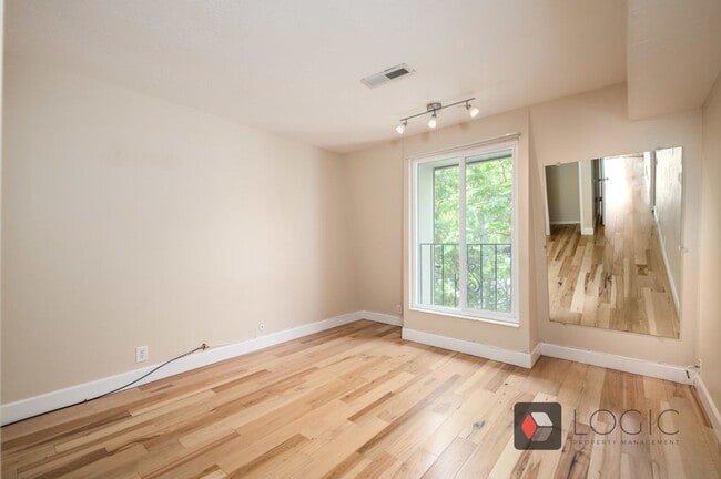 Building Photo - Beautiful Condo in Great Location!