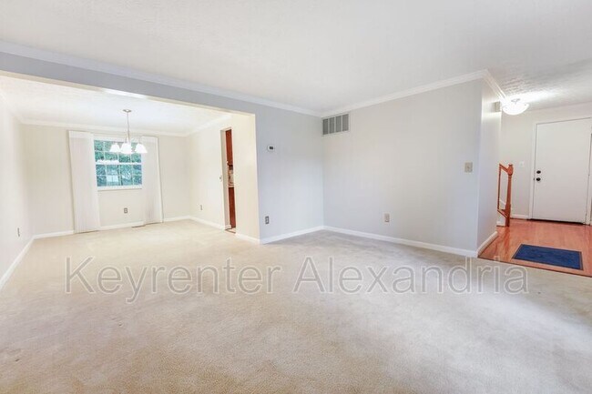 Building Photo - 6410 Kings Landing Rd
