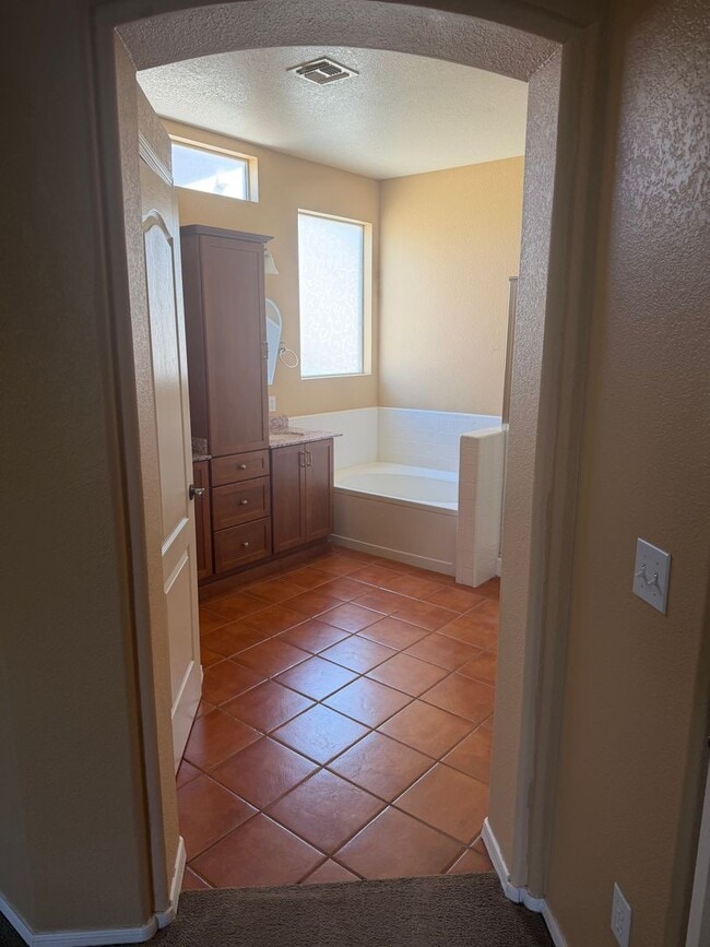 Building Photo - Great Location on Cul de Sac Lot
