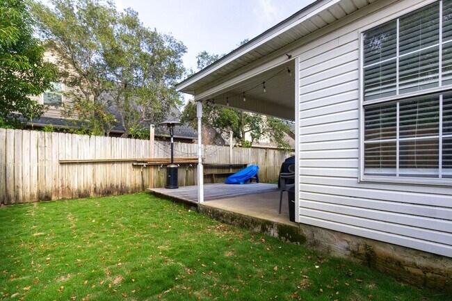 Building Photo - 3 Bedroom in Navarre!!!