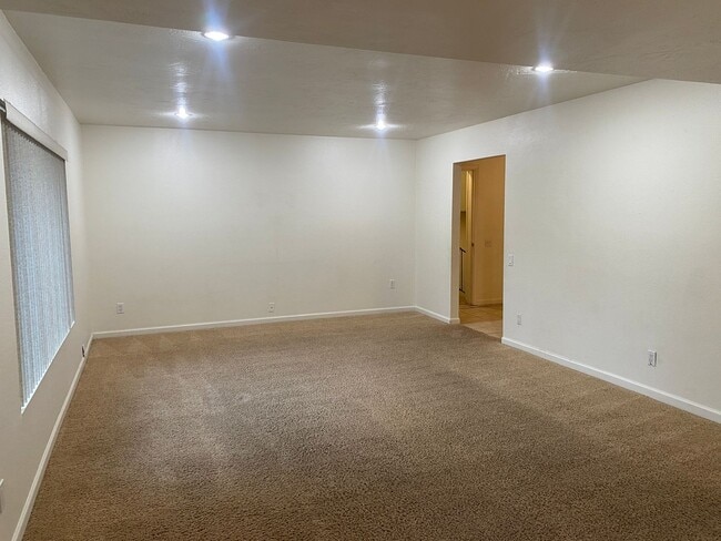 Building Photo - Spacious West Sedona home on a private 1.1...