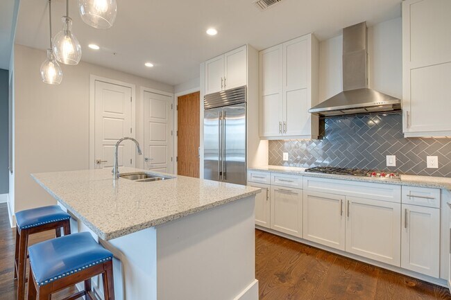 Building Photo - 20 Rutledge St