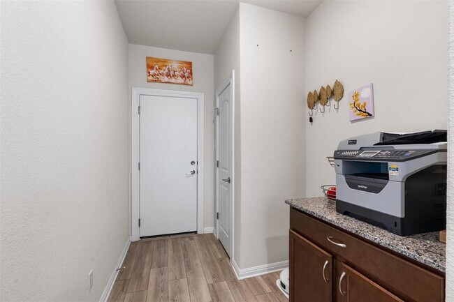 Building Photo - 113 Yellow Thistle Cv