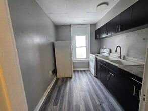 Building Photo - Updated 2 bedroom 1 bath apartment for rent in Carrick!