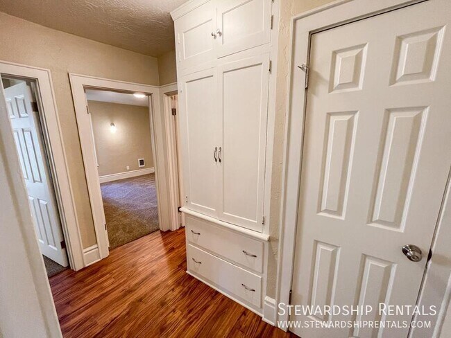 Building Photo - 2334 Augusta St