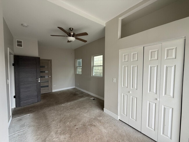 Building Photo - 5942 S Justine St