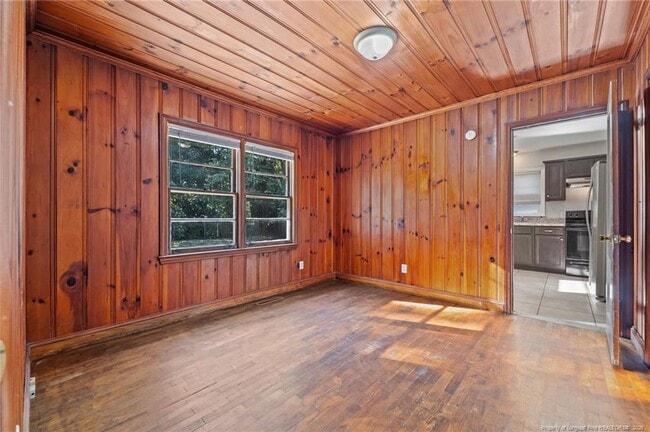 Building Photo - 821 Sandalwood Dr