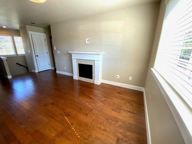 Building Photo - University Park One Bedroom