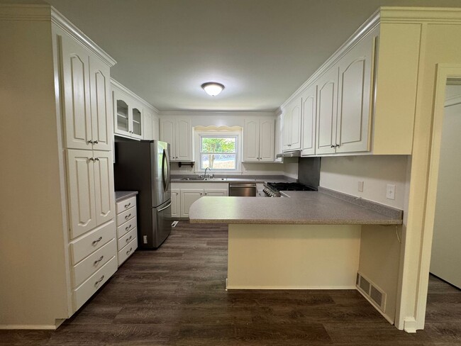 Building Photo - Renovated 4/3 House in North Hills- $1,995