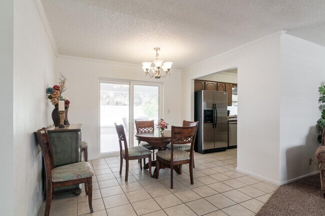 Building Photo - 4422 E Escondido Ave