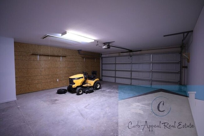 Building Photo - First month move in special $900!! Beautiful 3-bed, 2 bath condo with fireplace, 2-car garage - i...