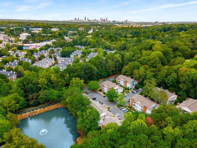 Building Photo - Great Location 2nd Floor Condo