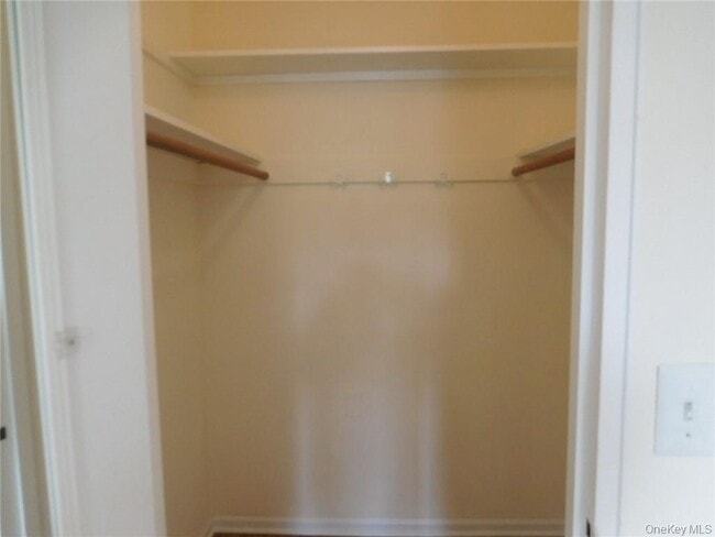 Building Photo - 2 Consulate Dr