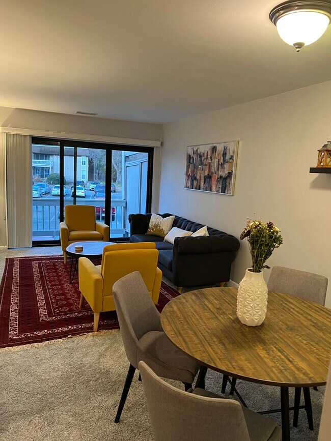 Building Photo - 5803 Royal Ridge Dr