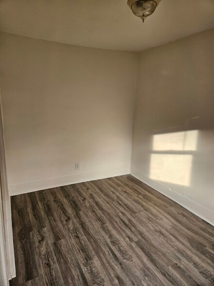 Bedroom - 317 N Norton St