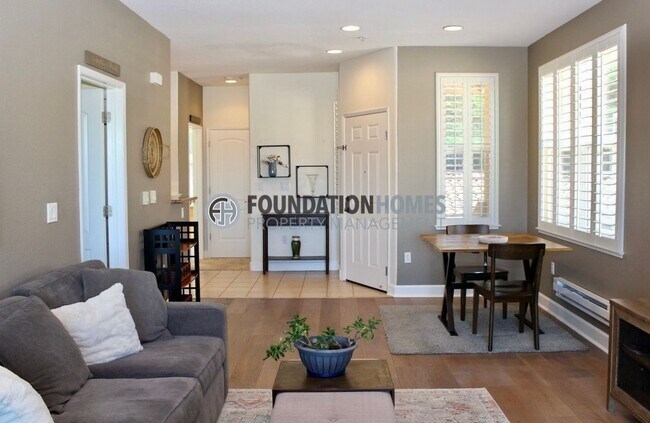 Building Photo - FURNISHED -Top-floor end-unit Condo - FOUN...