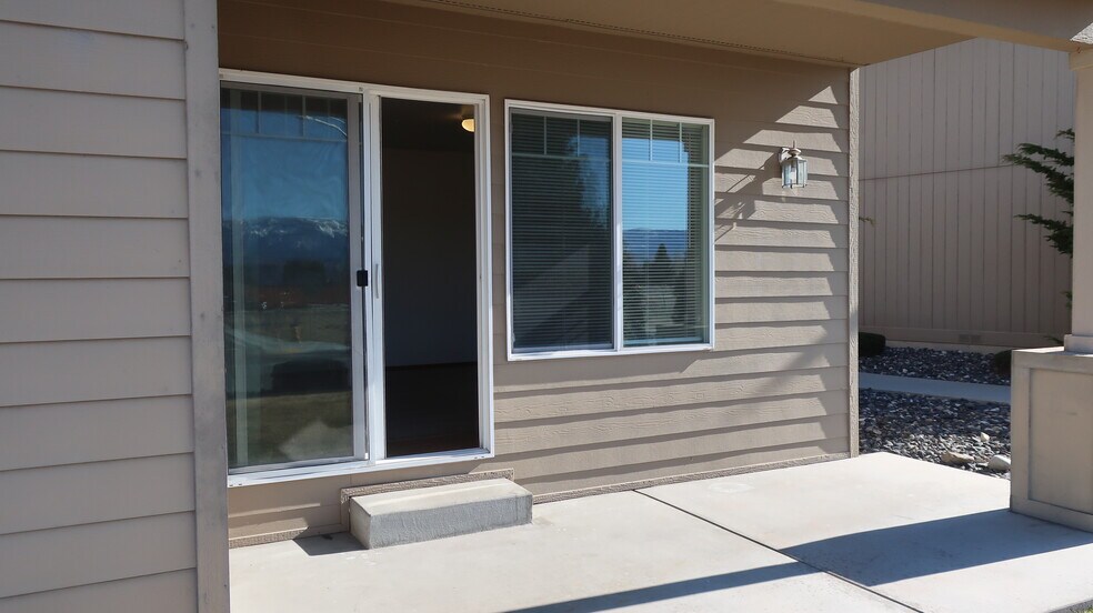 Building Photo - 60 Beacon Dr