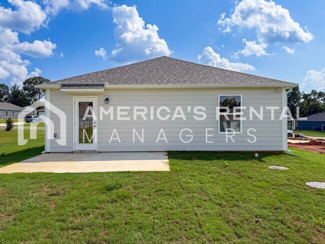 Building Photo - Coming Soon! Available to View NOW!!!