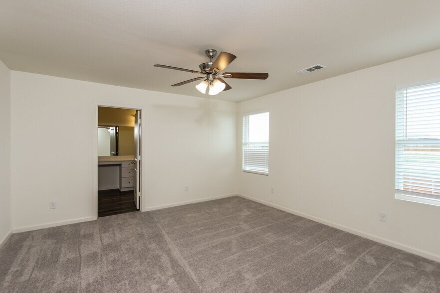 Building Photo - 1818 Sandlin Dr