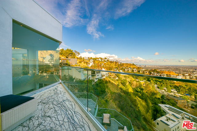 Building Photo - 2183 Sunset Plaza Dr
