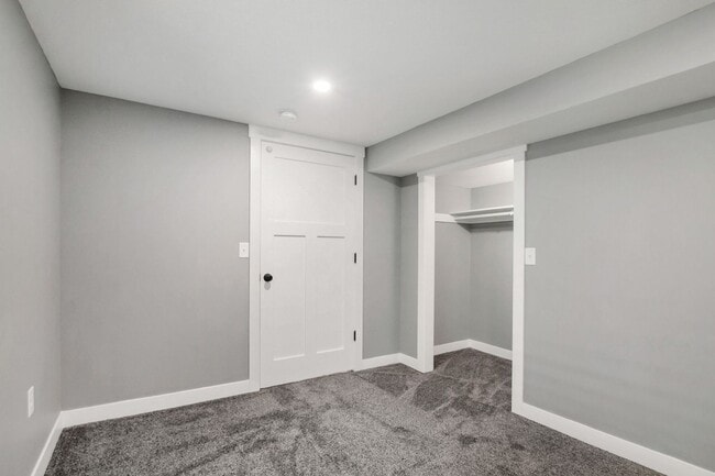 Building Photo - 1801 Elaine Dr