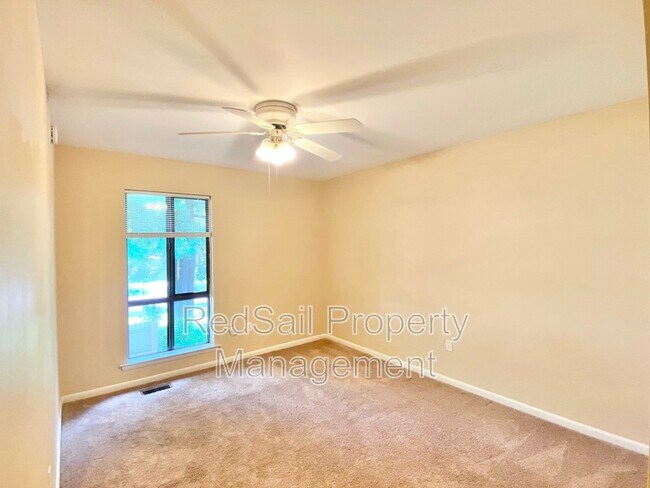 Building Photo - 1058 Willow Green Dr