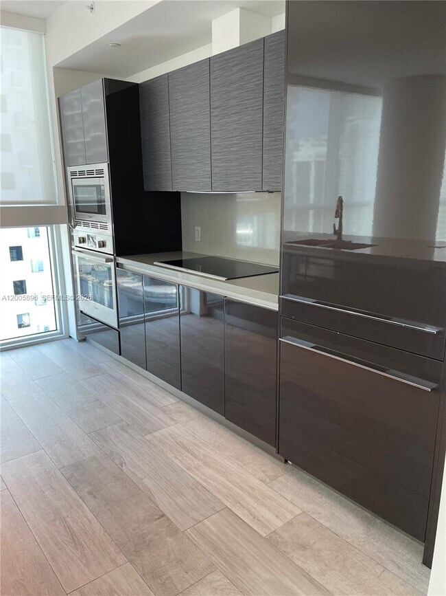 Building Photo - 1080 Brickell Ave