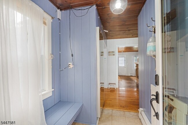 Building Photo - 209 Hudson Ave