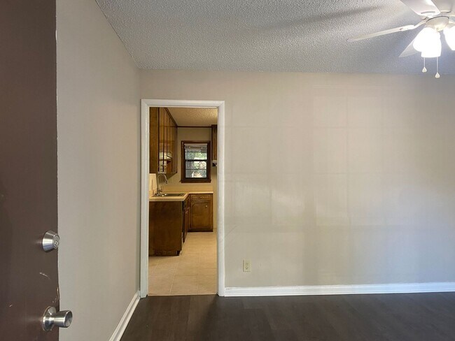 Building Photo - Dreamy 3 bedroom !