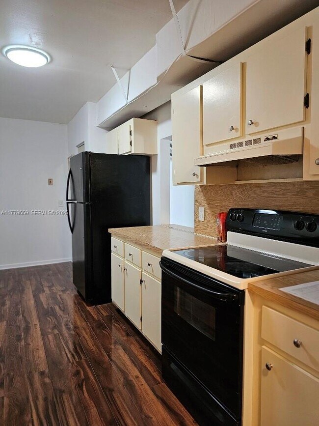 Building Photo - 1301 NE 7th St