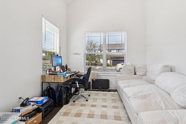 Building Photo - 2 Dogleg Ln