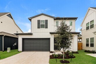 Building Photo - 9835 Willow Creek Commerce Dr