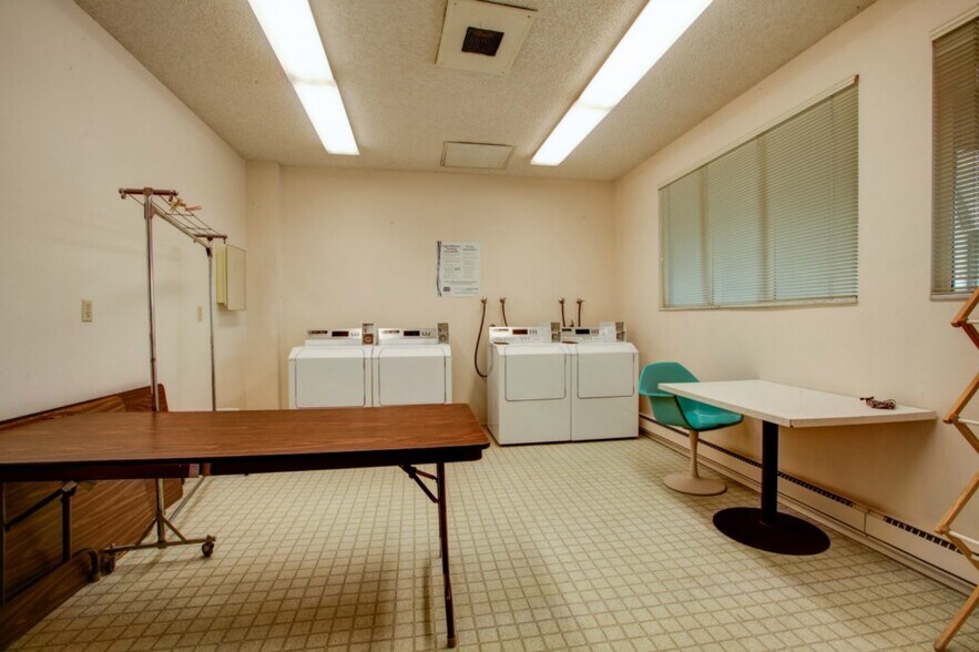 Community Laundry Room - 601 Belmont Ave E