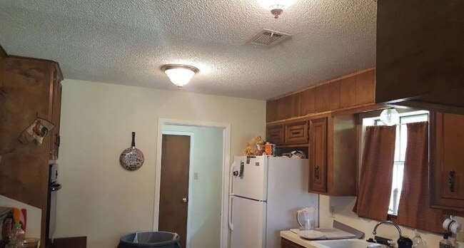 Building Photo - 1809 Southwood Dr