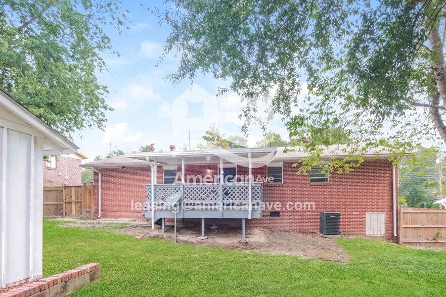 Building Photo - 5862 Blueridge Dr