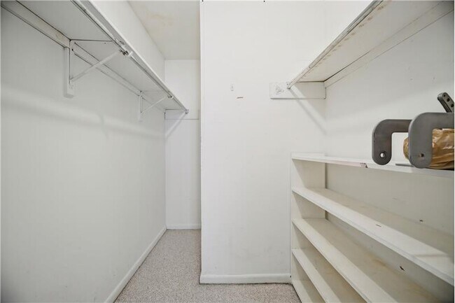 Building Photo - 1044 Commodore Dr