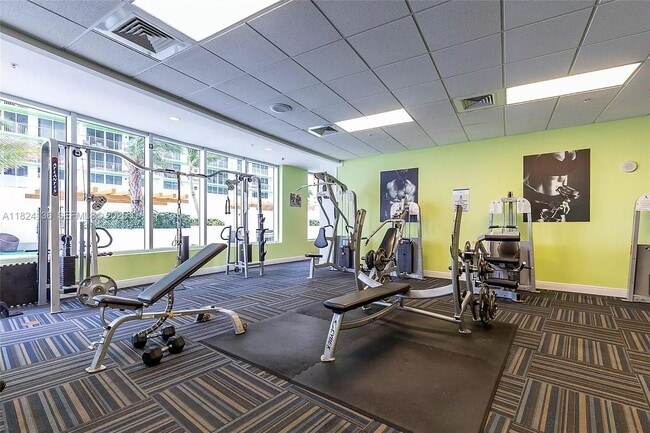 Building Photo - 1750 N Bayshore Dr