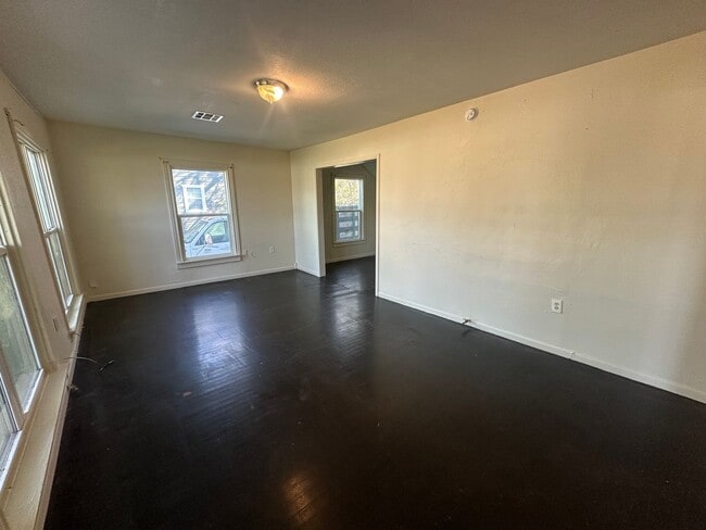 Building Photo - 4008 Beverly Dr