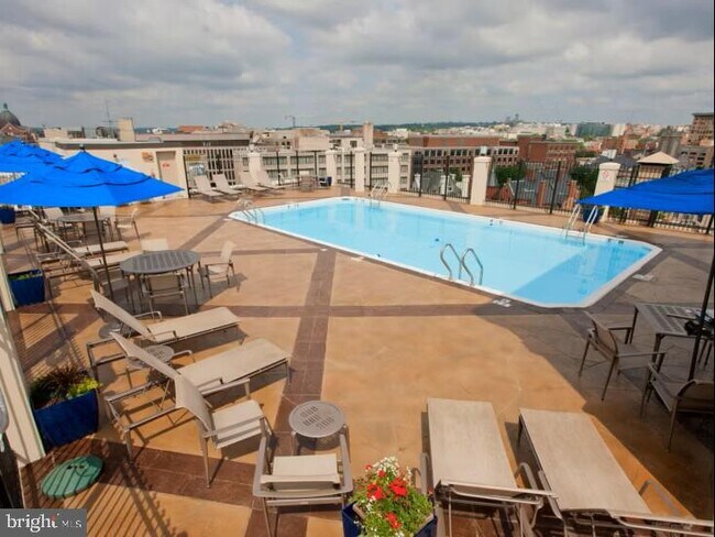 Building Photo - 1332 15th St NW