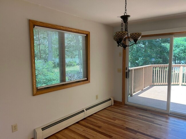 Building Photo - 20 Breeze Dr
