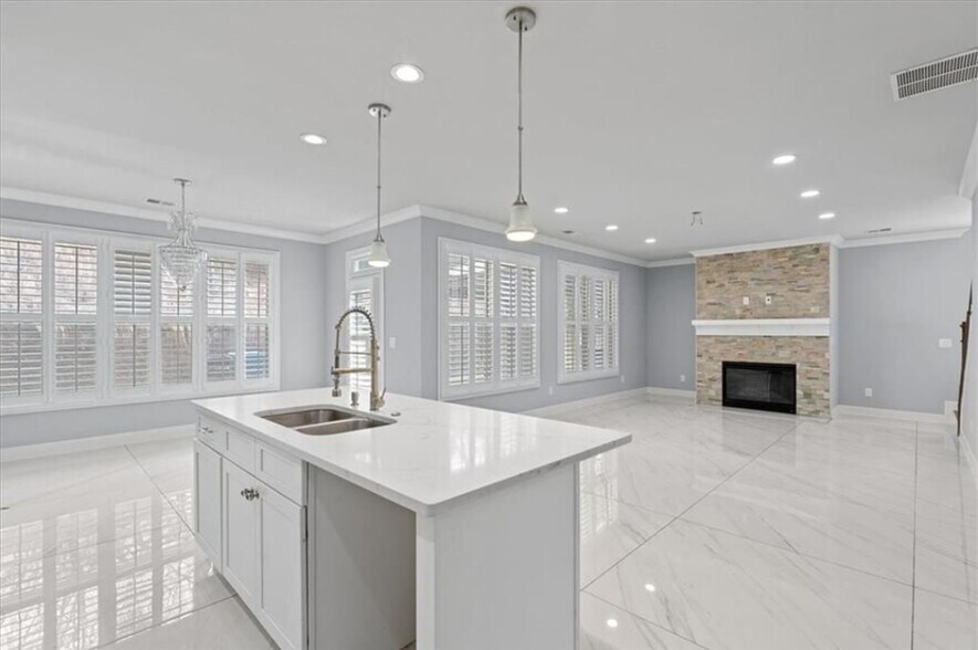Building Photo - 4325 Bellview Ln