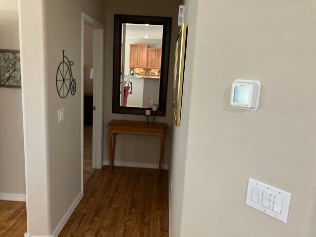Building Photo - Charming, fully furnished, single-story re...