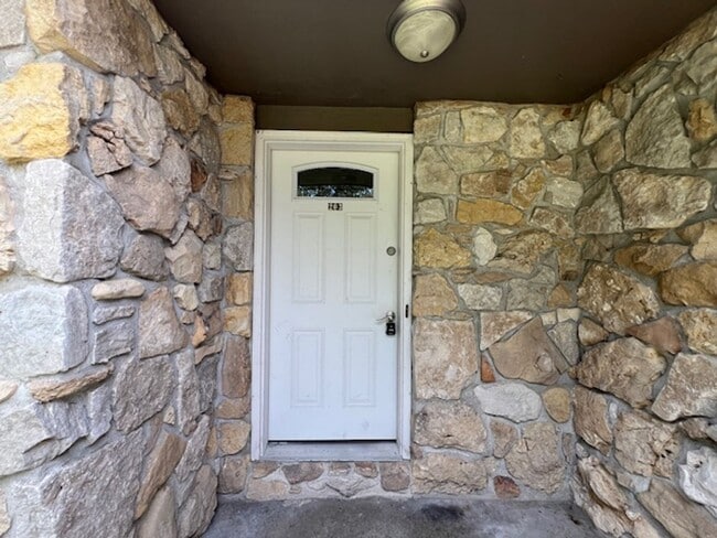 Building Photo - 201- 203 Briarcrest Ct